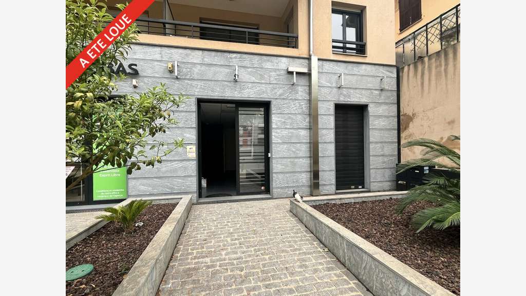 A louer local commercial 76m² à Nice Saint Isidore