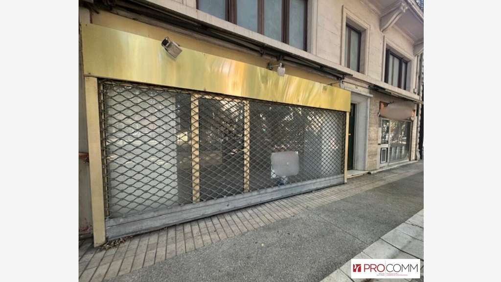 Local commercial 110m² + cave à louer à Nîmes