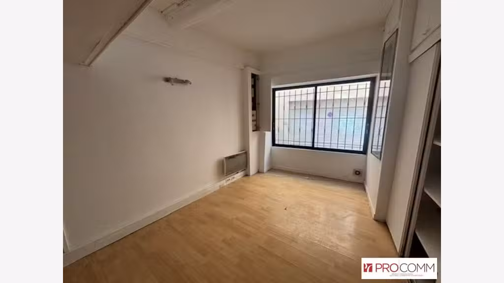 Local commercial 110m² + cave à louer à Nîmes