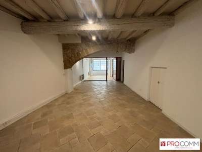 Local commercial 110m² + cave à louer à Nîmes