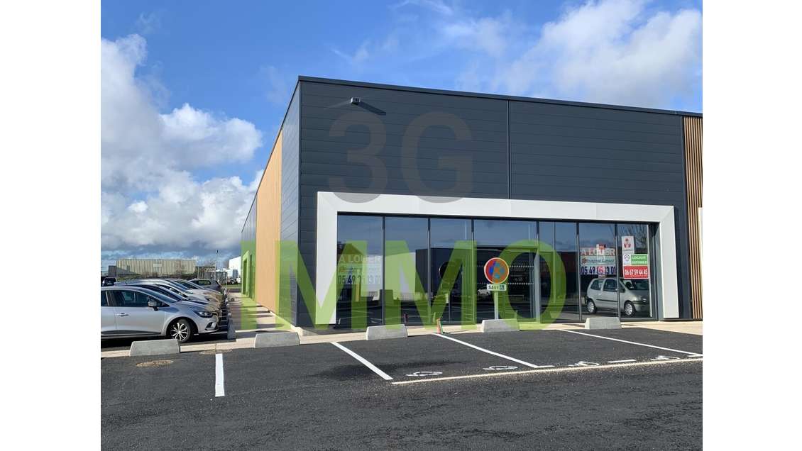 A louer local commercial 360m² Niort Mendes France