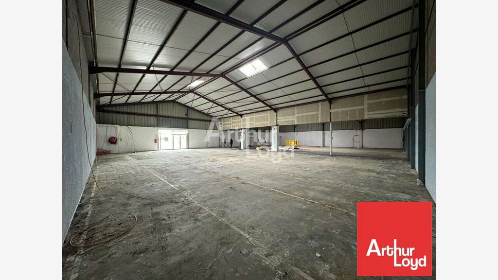 Local 950m² à louer Chauray zone Mendes France