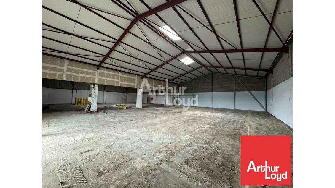 Local 950m² à louer Chauray zone Mendes France