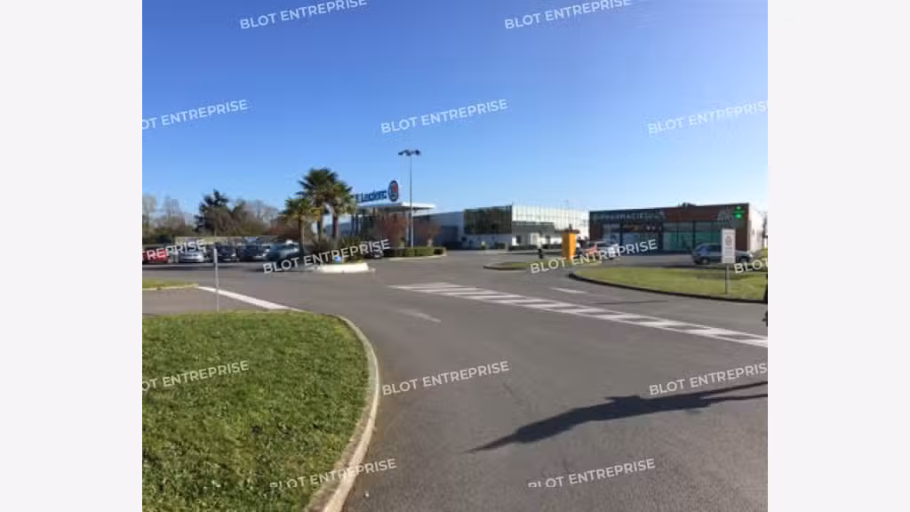 A louer local commercial 130m² à Noyal-sur-Vilaine