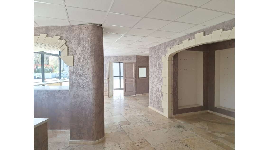 A louer local 157m² avec parking Puget-sur-Argens