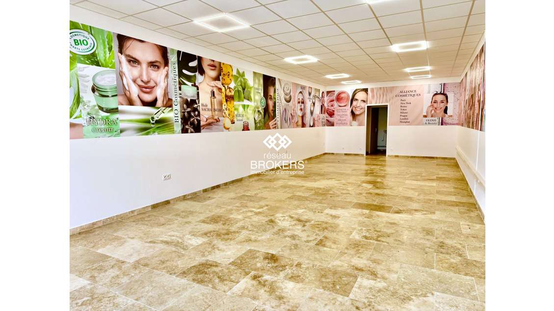 A louer local  76m² à Orange Zone du Coudoulet