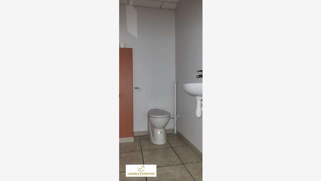 Location local commercial 100m² à Orange 