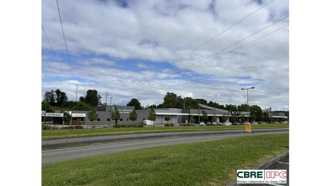 A louer local commercial 400m² à Orthez