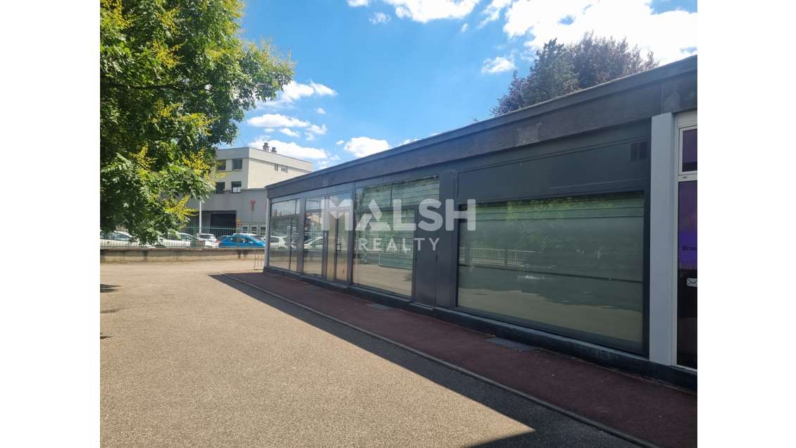 A louer local commercial 255m² à Oullins centre