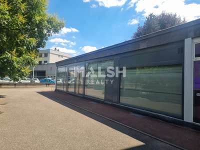 A louer local commercial 255m² à Oullins centre