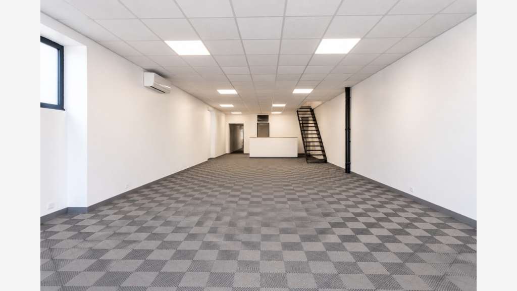Local 245m² à louer empl N°1 à Paray-le-Monial