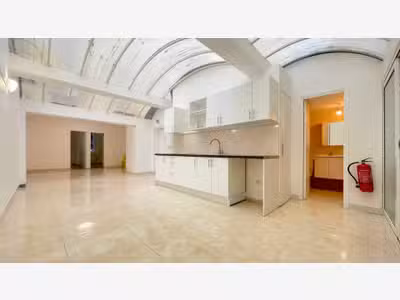 Local 111m² à louer au Passage d'Asile Paris 11eme