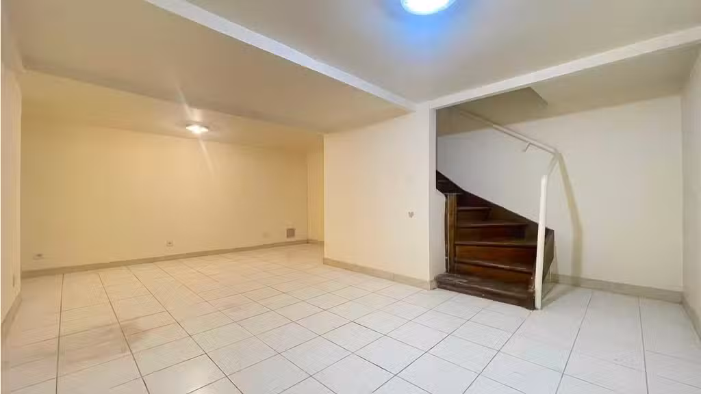 Local 111m² à louer au Passage d'Asile Paris 11eme