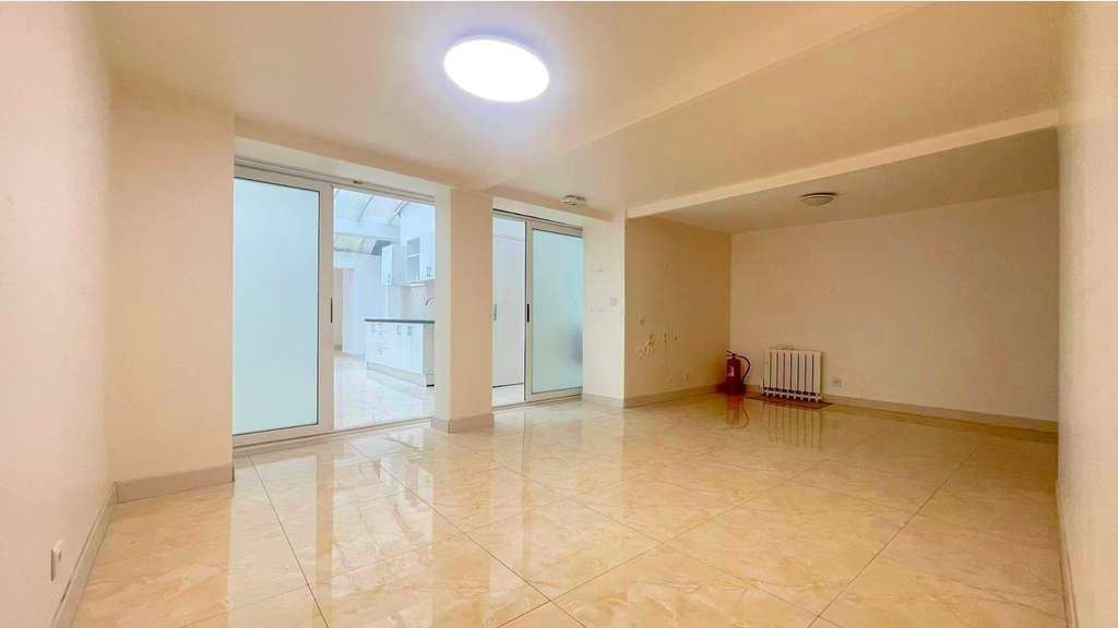 Local 111m² à louer au Passage d'Asile Paris 11eme