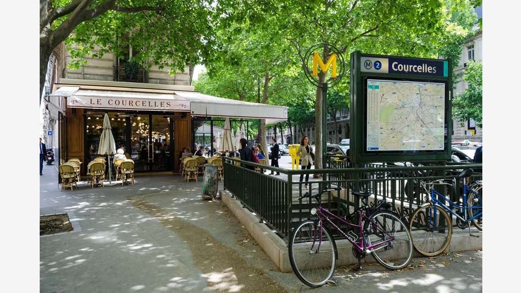 Location pure 96m² top emplacement Paris 17e