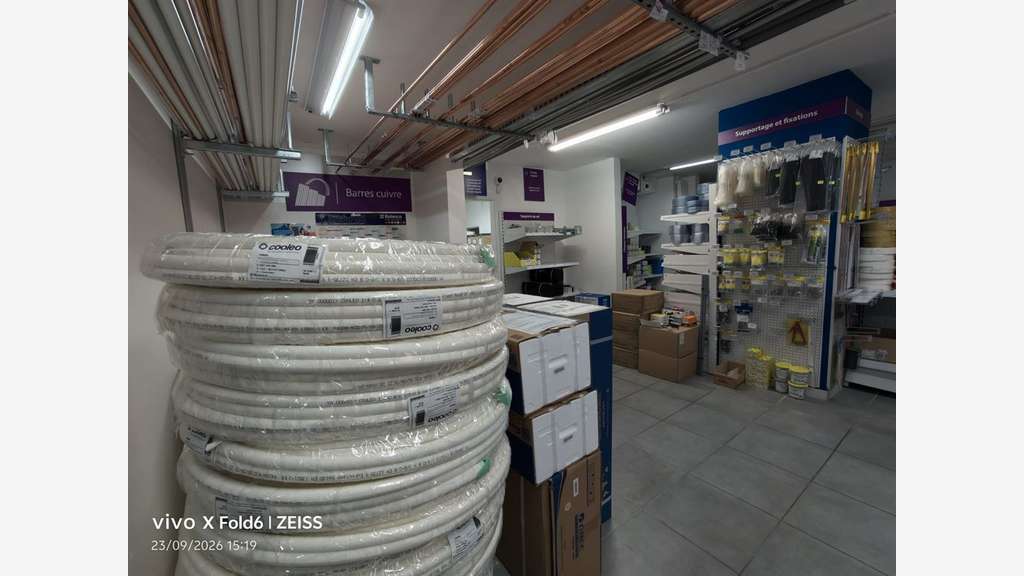 Location pure local 141m² à Paris 20e