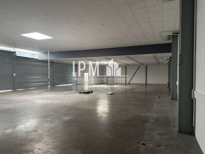 A louer bâtiment 620m² emplacement premium Pertuis