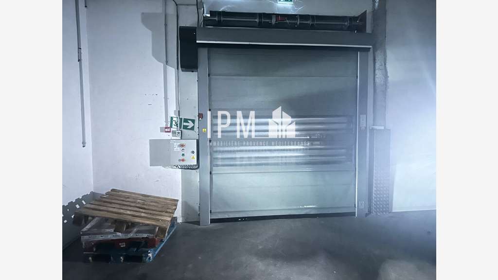 A louer bâtiment 620m² emplacement premium Pertuis