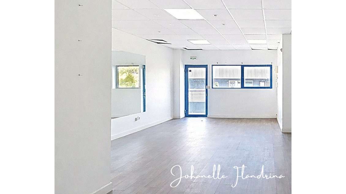 Local à louer R+1 41m² avec vitrine ZAC de Colin