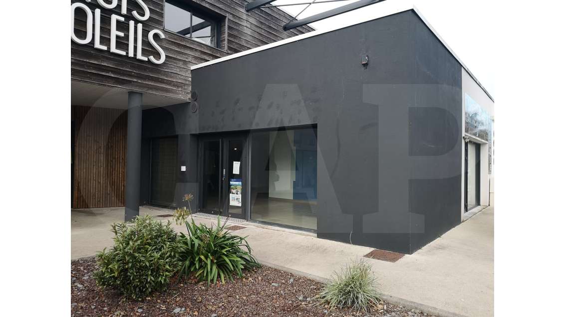 A louer local commercial 66m² à Plescop