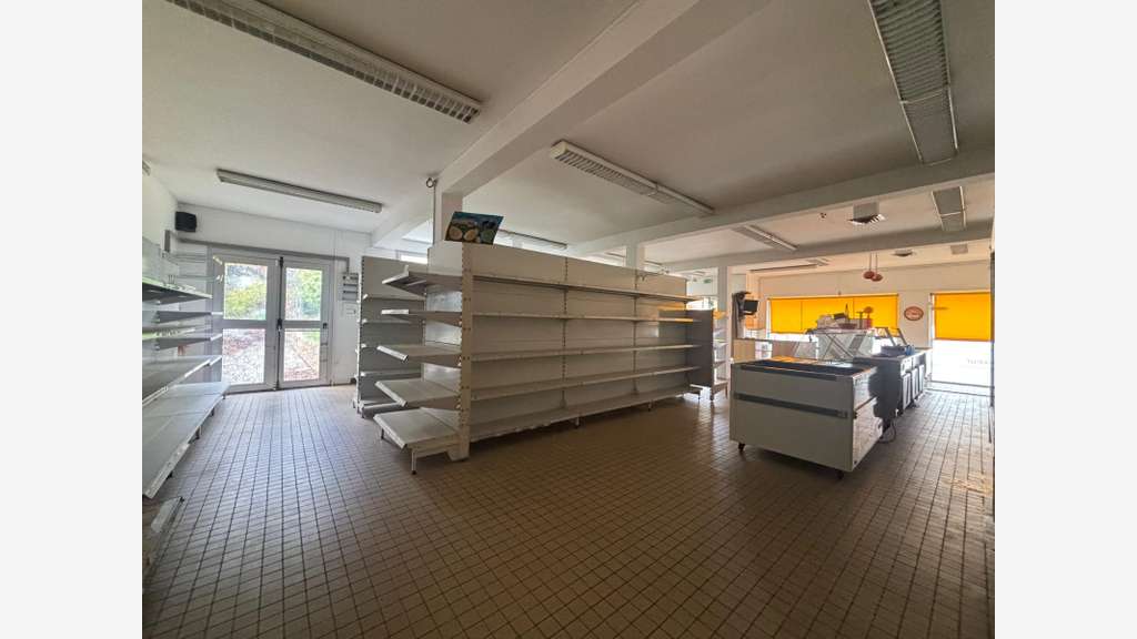 Louer local commercial 200m² Plogastel-St-Germain