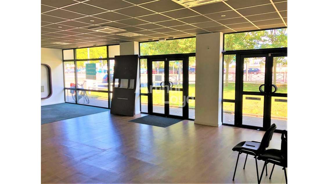 Local commercial 120m² à louer Poitiers patinoire