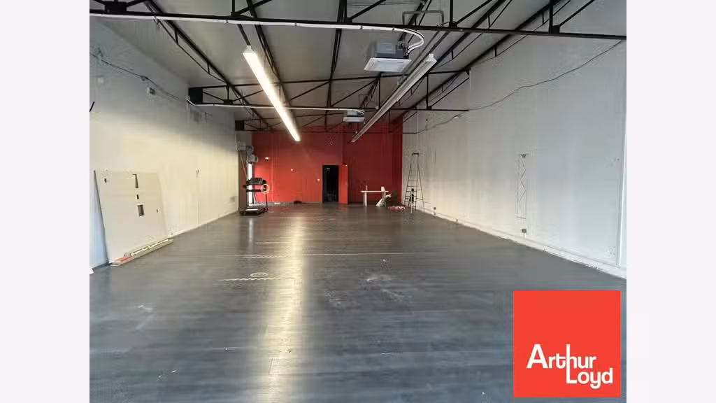 Cellule commerciale 230m² à louer à Poitiers