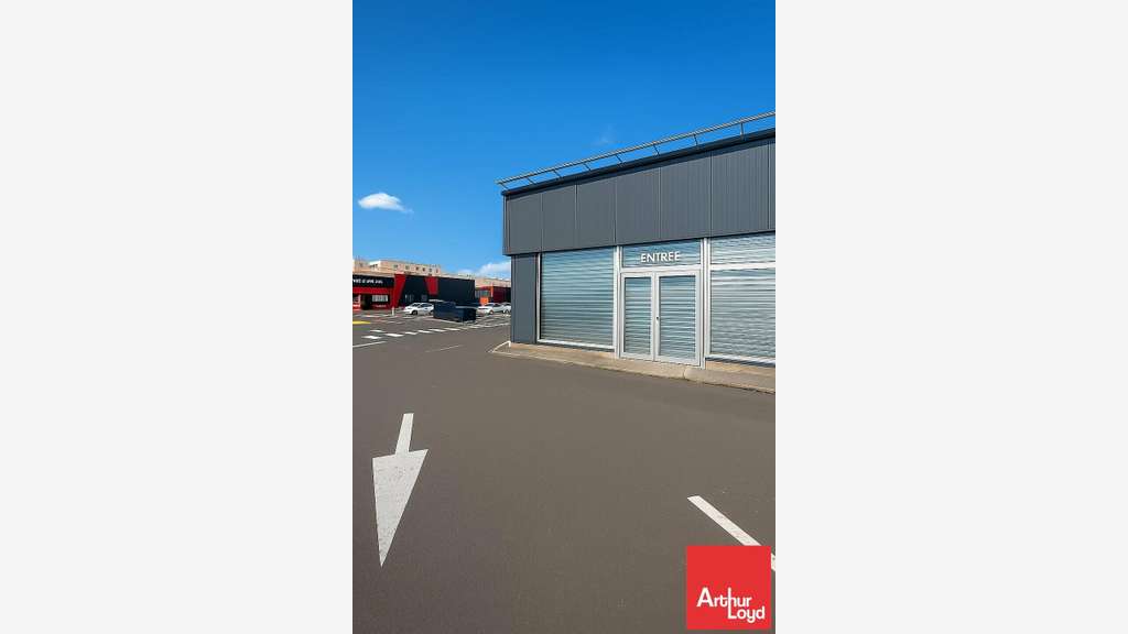 Cellule commerciale 230m² à louer à Poitiers