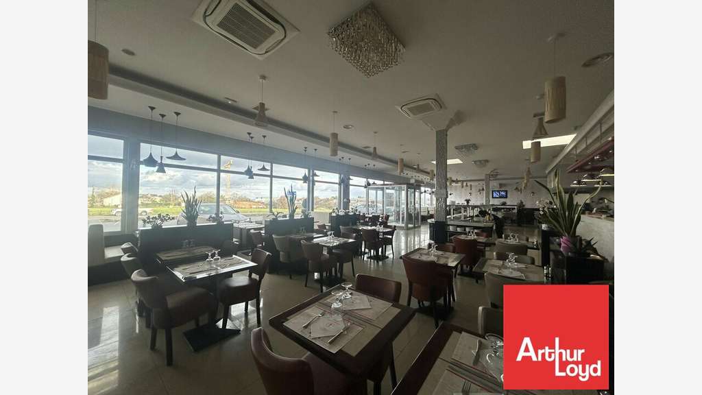Local commercial 560m² à louer à Poitiers Sud