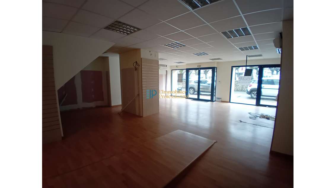 A louer local commercial 275m² à Pont-l'Abbé