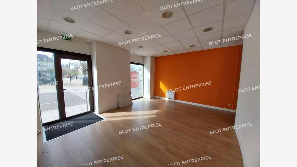 A louer local commercial 66m² empl N°1 à Pontivy