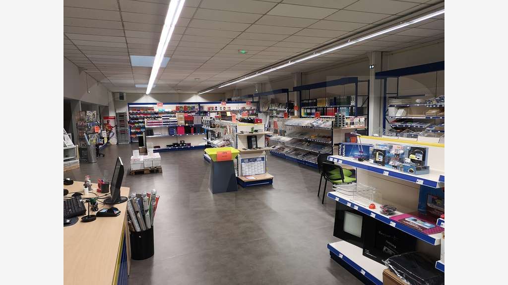 A louer local commercial 580m² périphérie Pontivy