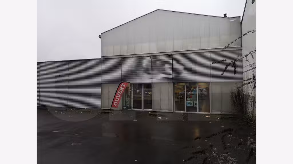 A louer local commercial 580m² périphérie Pontivy