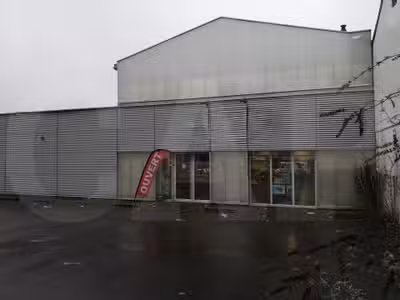 A louer local commercial 580m² périphérie Pontivy