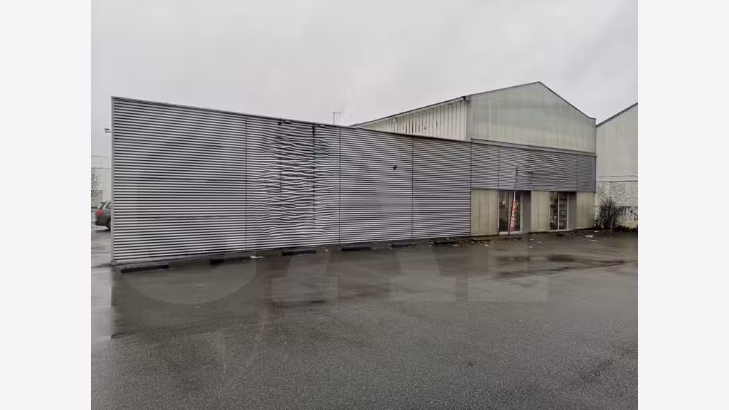 A louer local commercial 580m² périphérie Pontivy