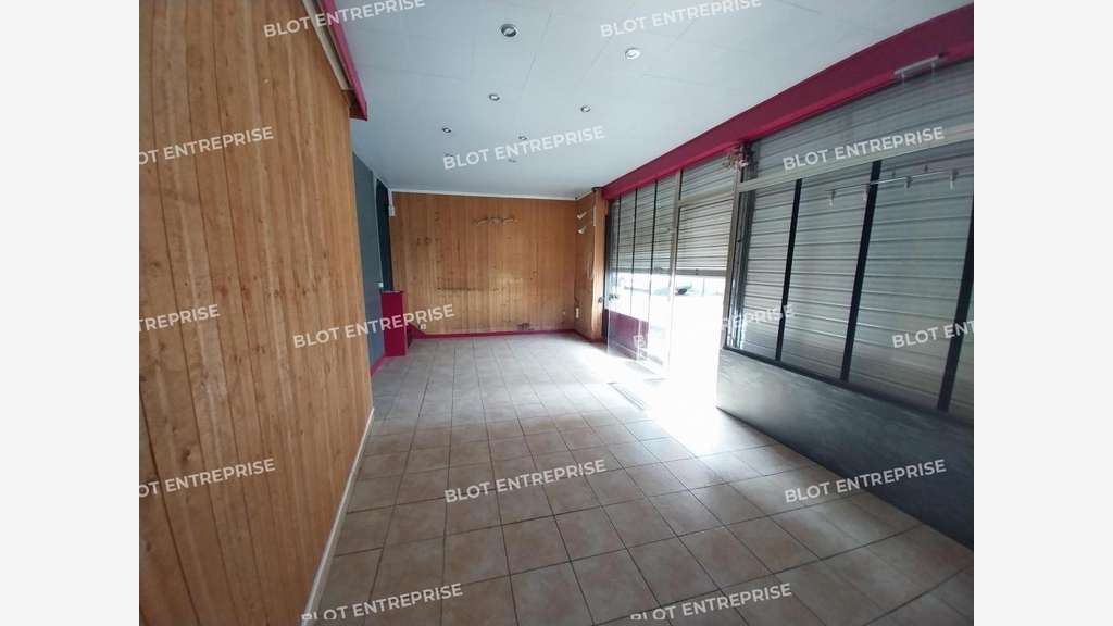 A louer local commercial 25m² à Pontivy centre 