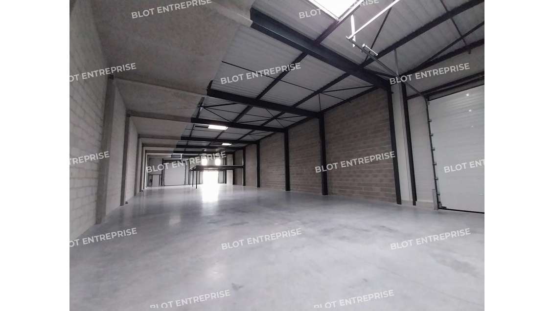 A louer local 601m² 10 places de parkings à Pornic