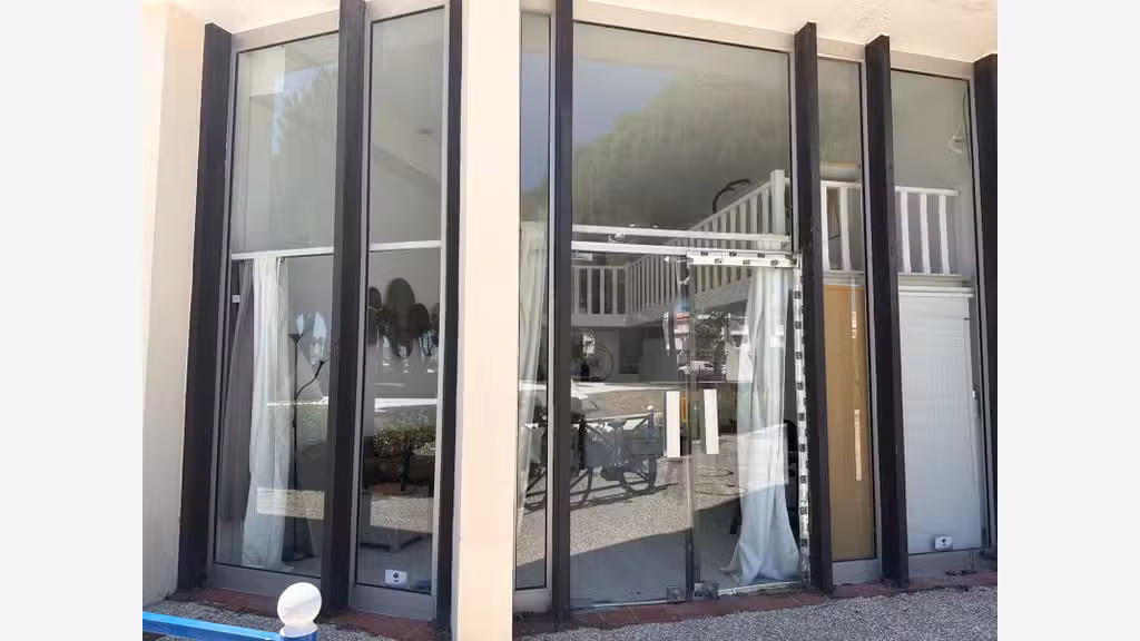 Local commercial rénové 25m² à Port-Camargue