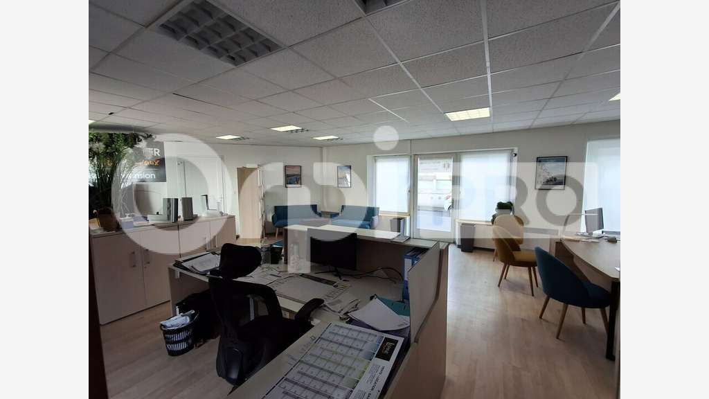 Local commercial 127m² à louer à Guérande centre
