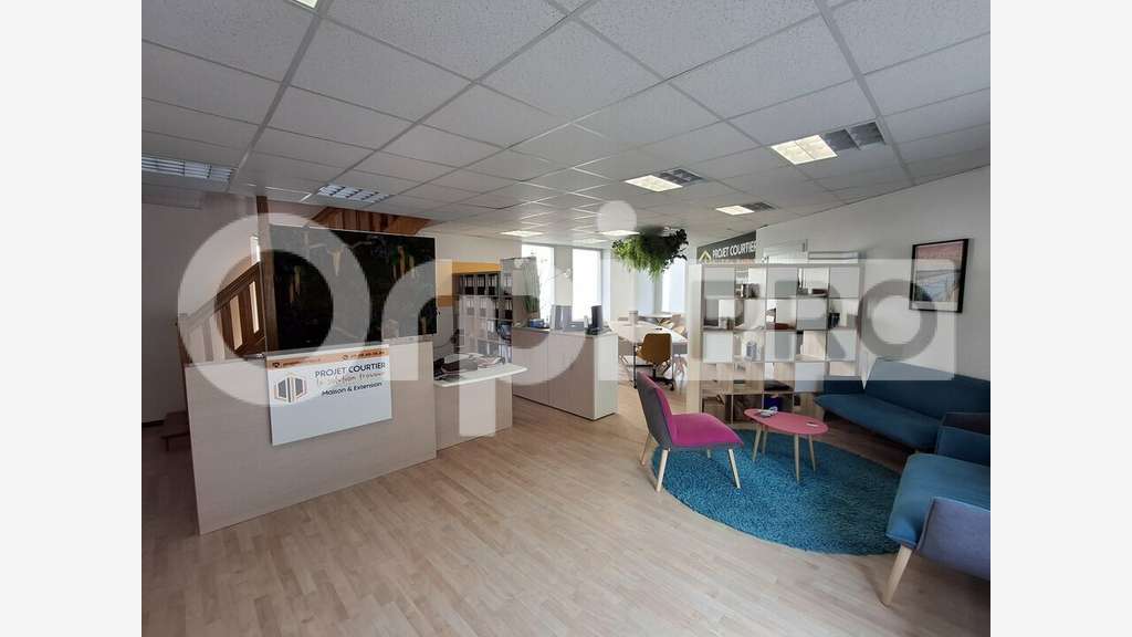 Local commercial 127m² à louer à Guérande centre