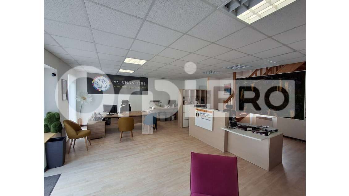 Local commercial 127m² à louer à Guérande centre 