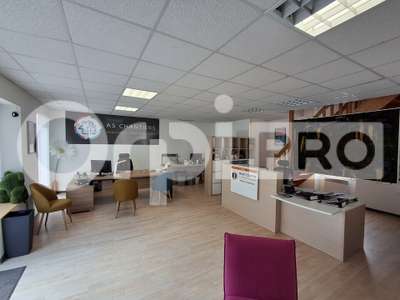 Local commercial 127m² à louer à Guérande centre 
