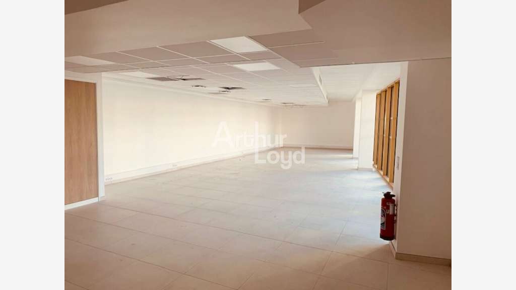 A louer local commercial neuf 108m² Annecy Pringy