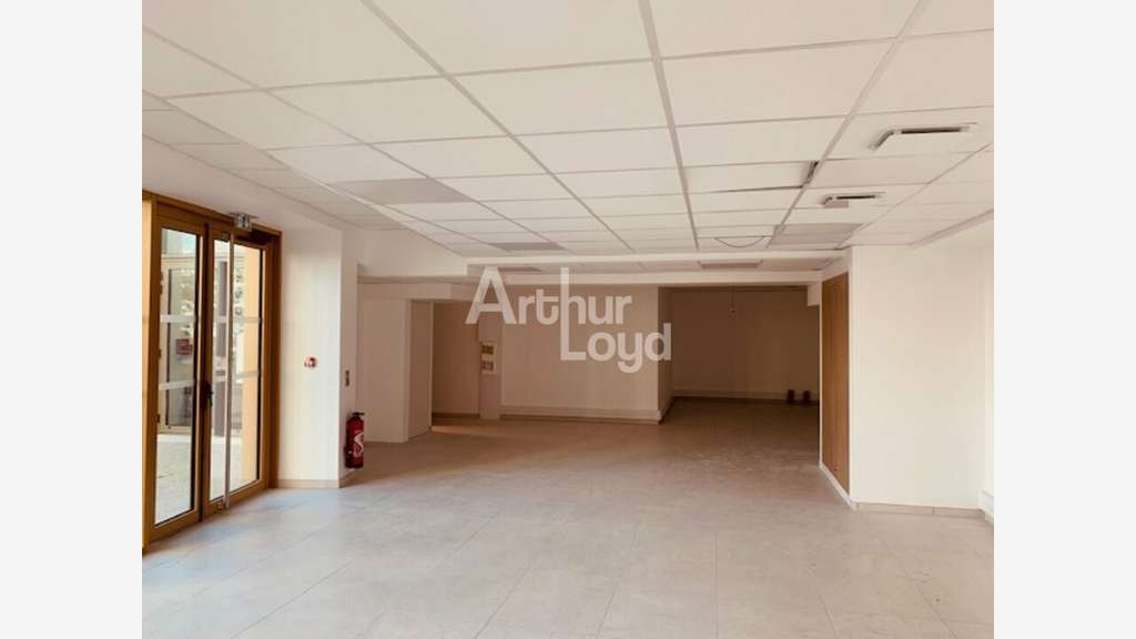 A louer local commercial neuf 108m² Annecy Pringy