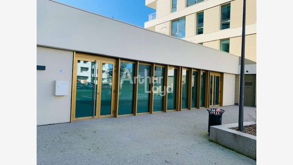 A louer local commercial neuf 108m² Annecy Pringy