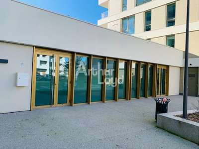 A louer local commercial neuf 108m² Annecy Pringy