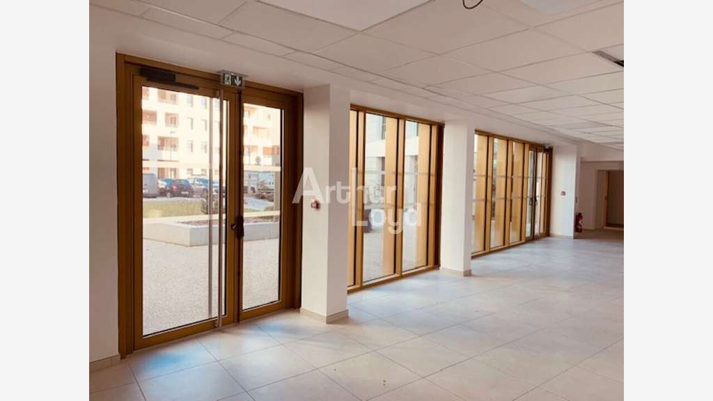 A louer local commercial neuf 108m² Annecy Pringy