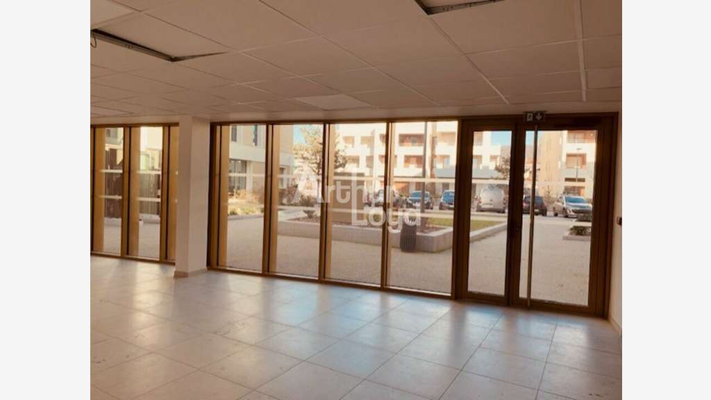 A louer local commercial neuf 108m² Annecy Pringy