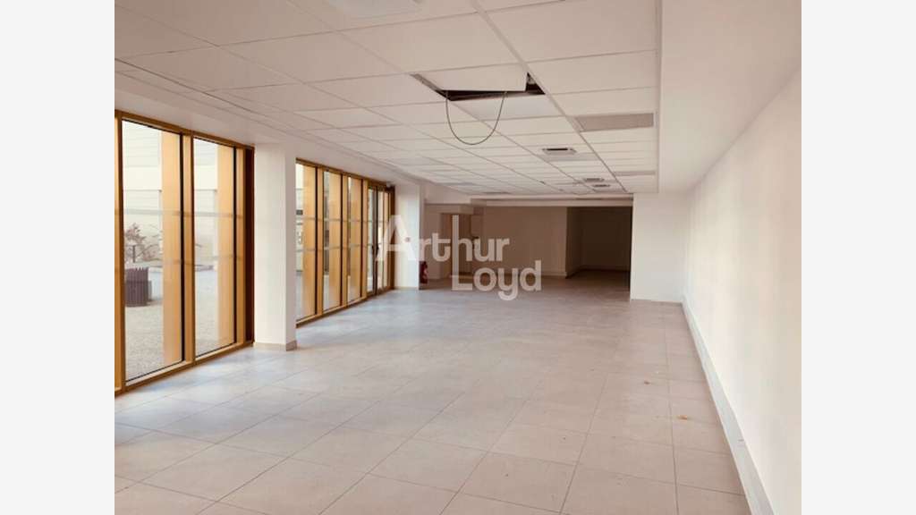 A louer local commercial neuf 108m² Annecy Pringy