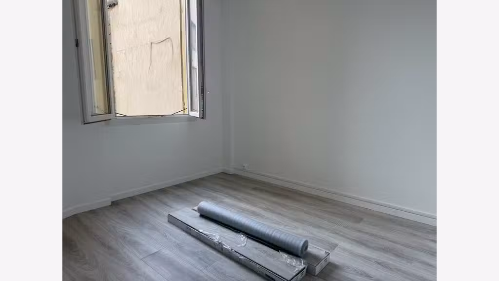 Local professionnel 30m² à louer à Nice Est